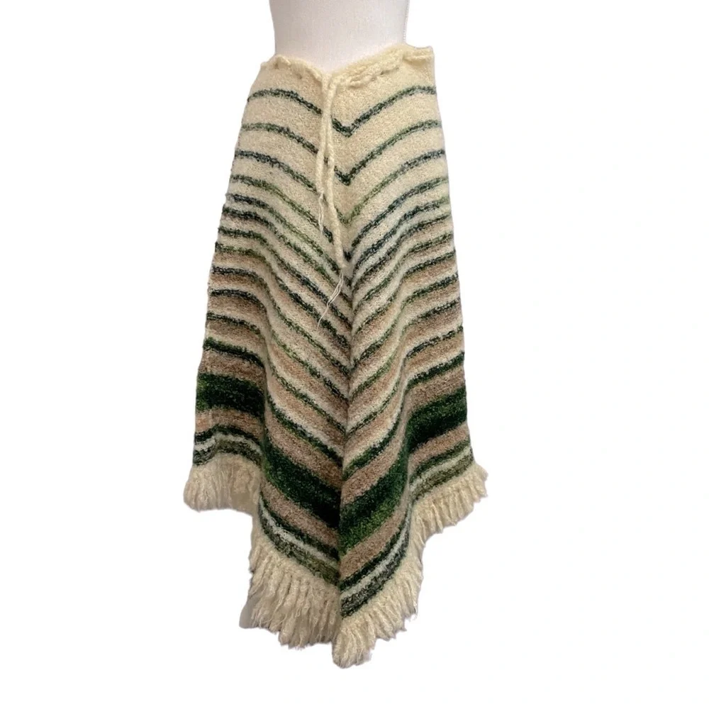 BREATHTAKING - EXTRAORDINARY DUAL FUNCTION PONCHO / SKIRT. 100% WOOL‎ -HANDMADE